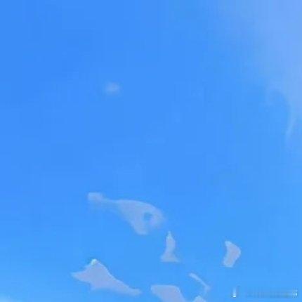 这人间滚烫又温柔的世界，它从不完美，却永远值得热爱；它藏着风雨泥泞，也盛满星光与