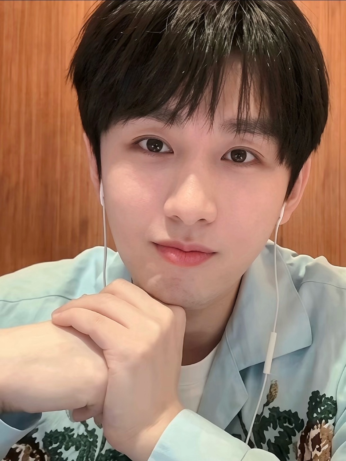 🌷 𝙎𝙢𝙞𝙡𝙚 𝙏𝙤𝙙𝙖𝙮早安，记得笑一笑。不是因为万事顺