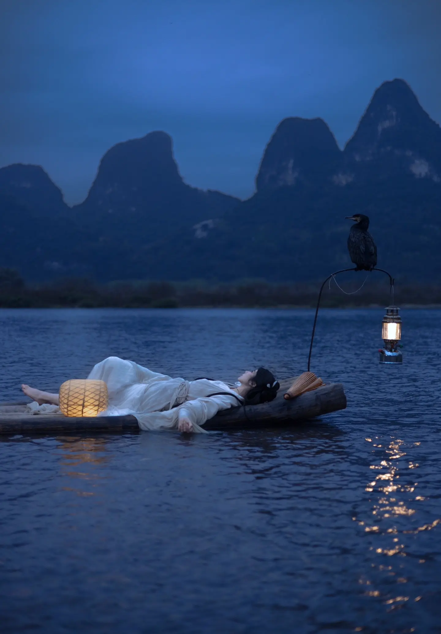 “醉后不知天在水，满船清梦压星河。”
在桂林镰刀湾拍到了心中的古诗
