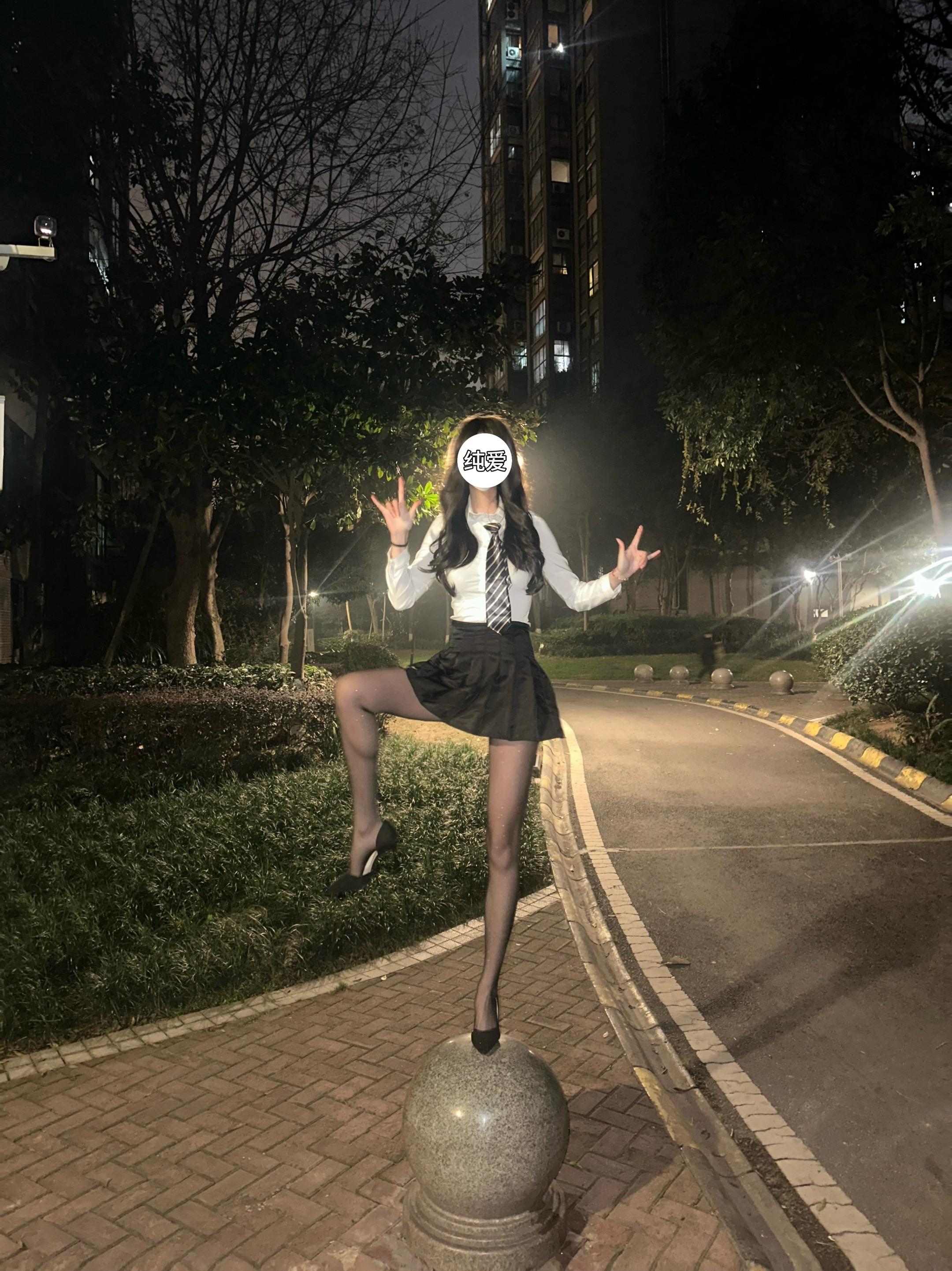 抽象25.0。已成年，无不良引导