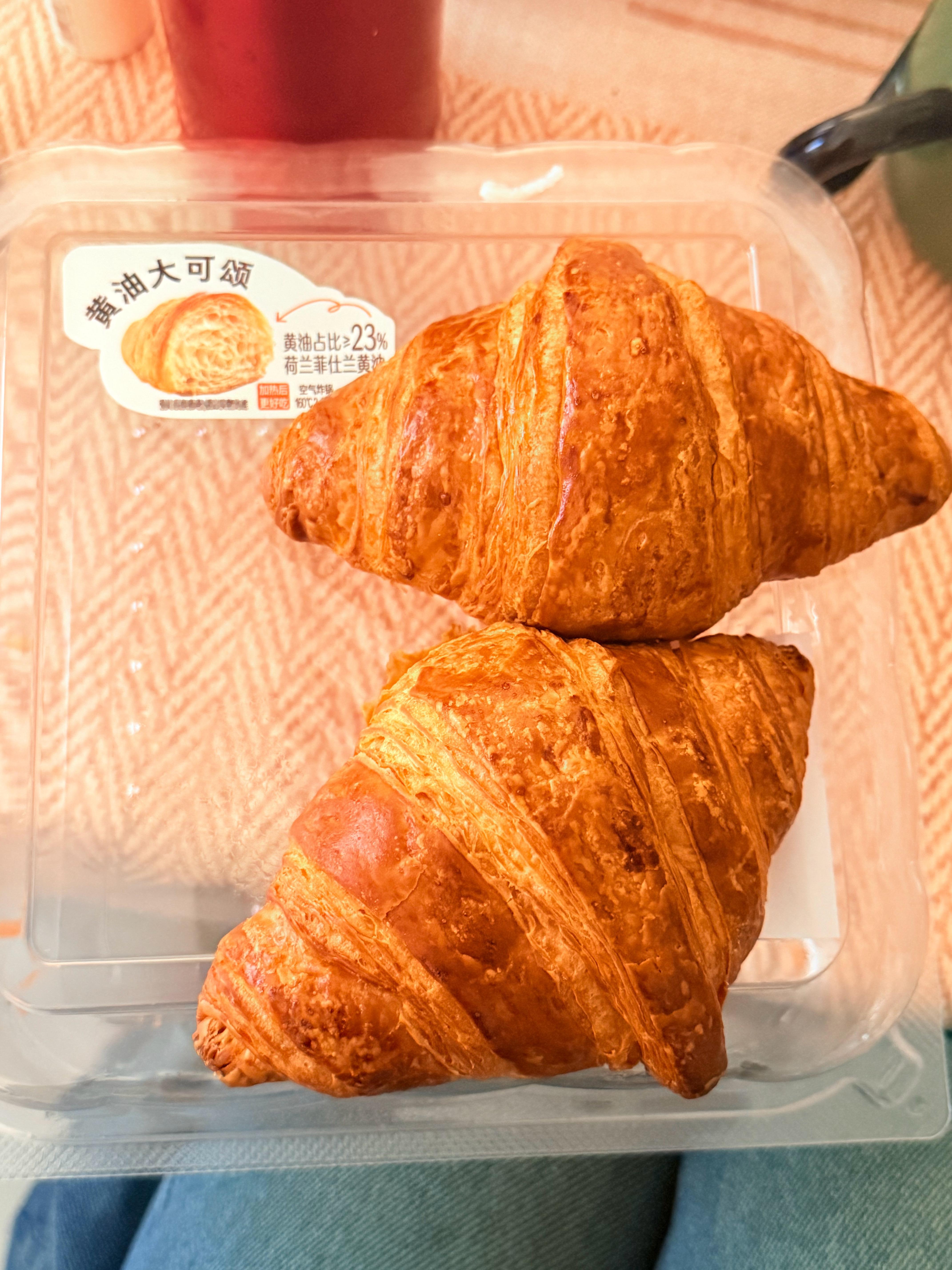 M女士之前说她上来昆明，是为了给我支撑，让我不至于干不下去……确实，要不是笑笑和