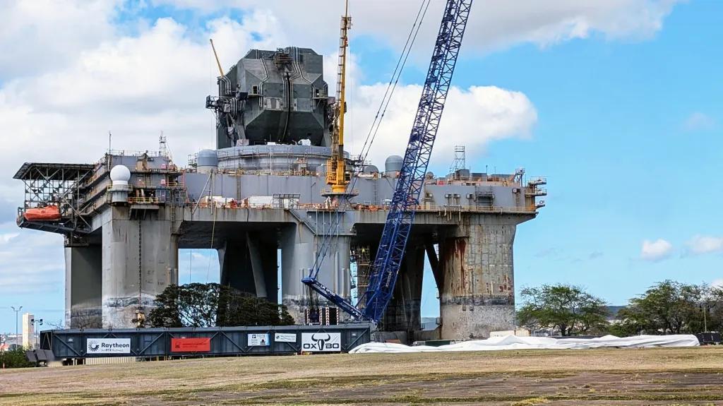 “海上巨眼”SBX-1雷达罩首拆！美军反导王牌暴露真容，监视中俄5000公里
