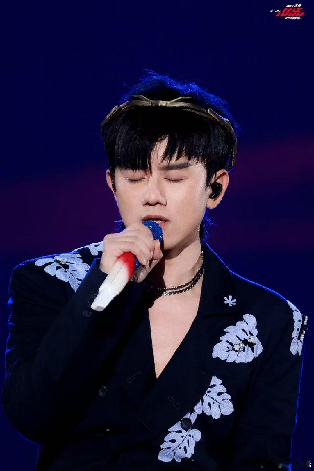 分不清张杰是退场还是上场了张杰内心 OS：我就想退个场，怎么还越退越靠前了？ 