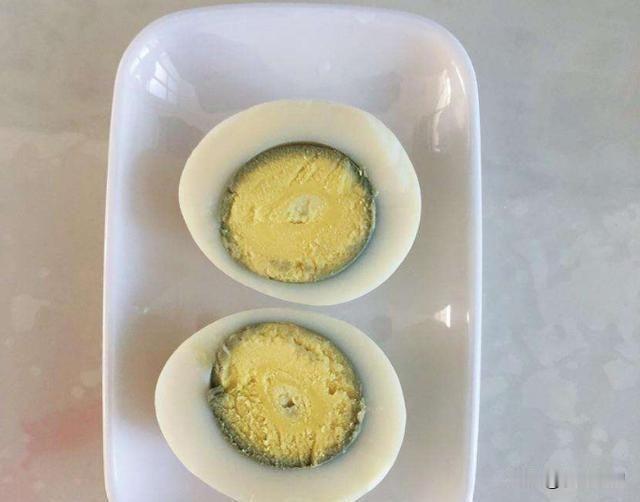 今天刷到北京卫视一个讲煮鸡蛋的视频，我惊了一跳，平时不管在食堂吃的水煮蛋，还是外