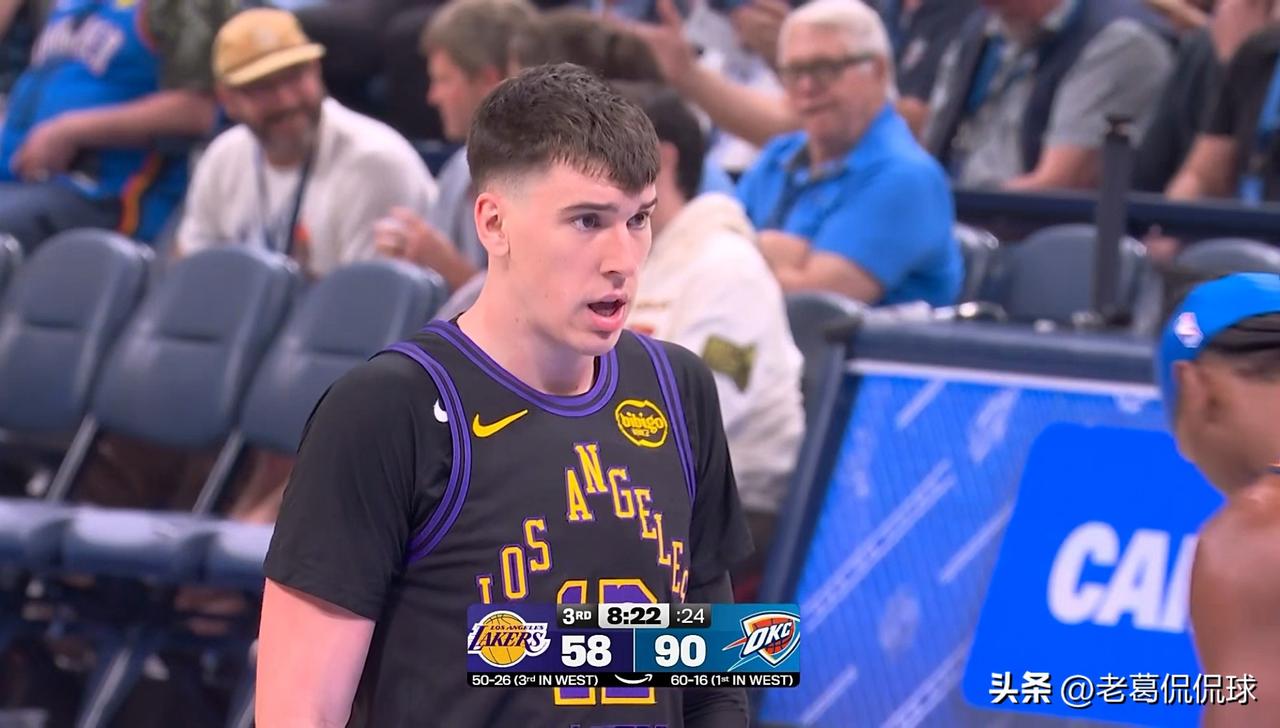 湖人大将拉拉维亚真是彻底的没救了！在今天湖人客场以96：139惨败于雷霆的比赛中