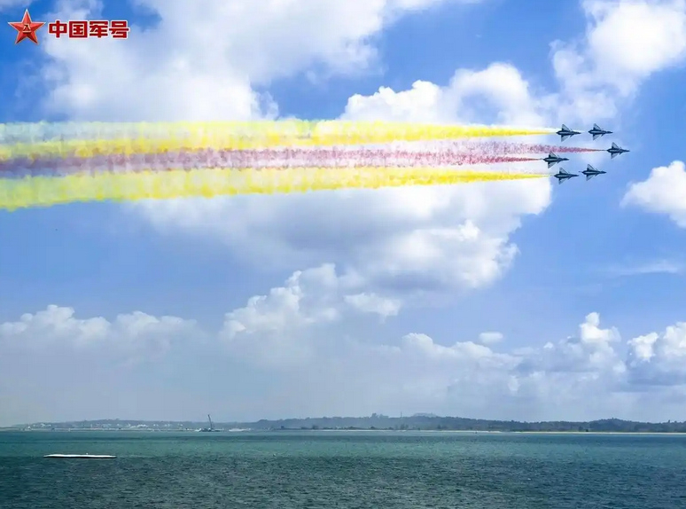 #中方航展展台挤满东南亚国防官员#【#新加坡航展中方展台站C位#，“挤满东南亚国