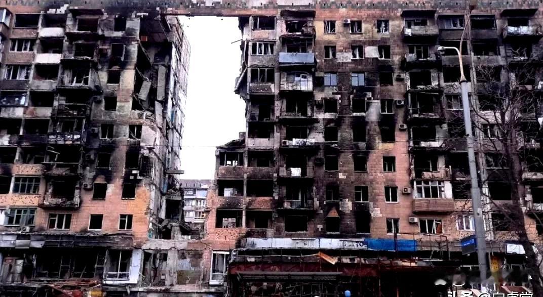 基辅这下彻底坐不住了，俄罗斯在马里乌波尔盖起的新楼盘看起来特别亮眼，一大批俄罗斯