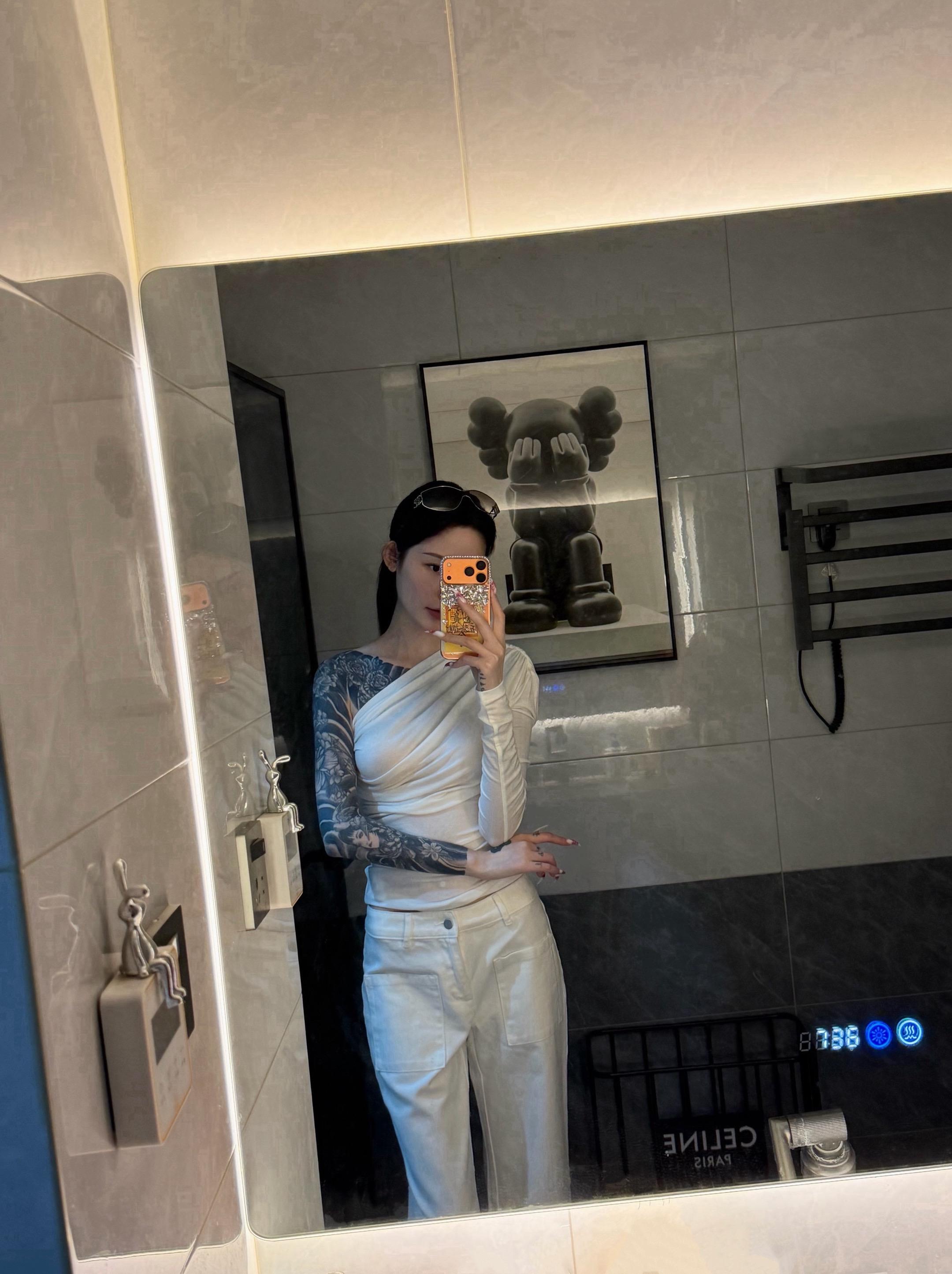 年上左边站 年下右边站 帅的围我站。