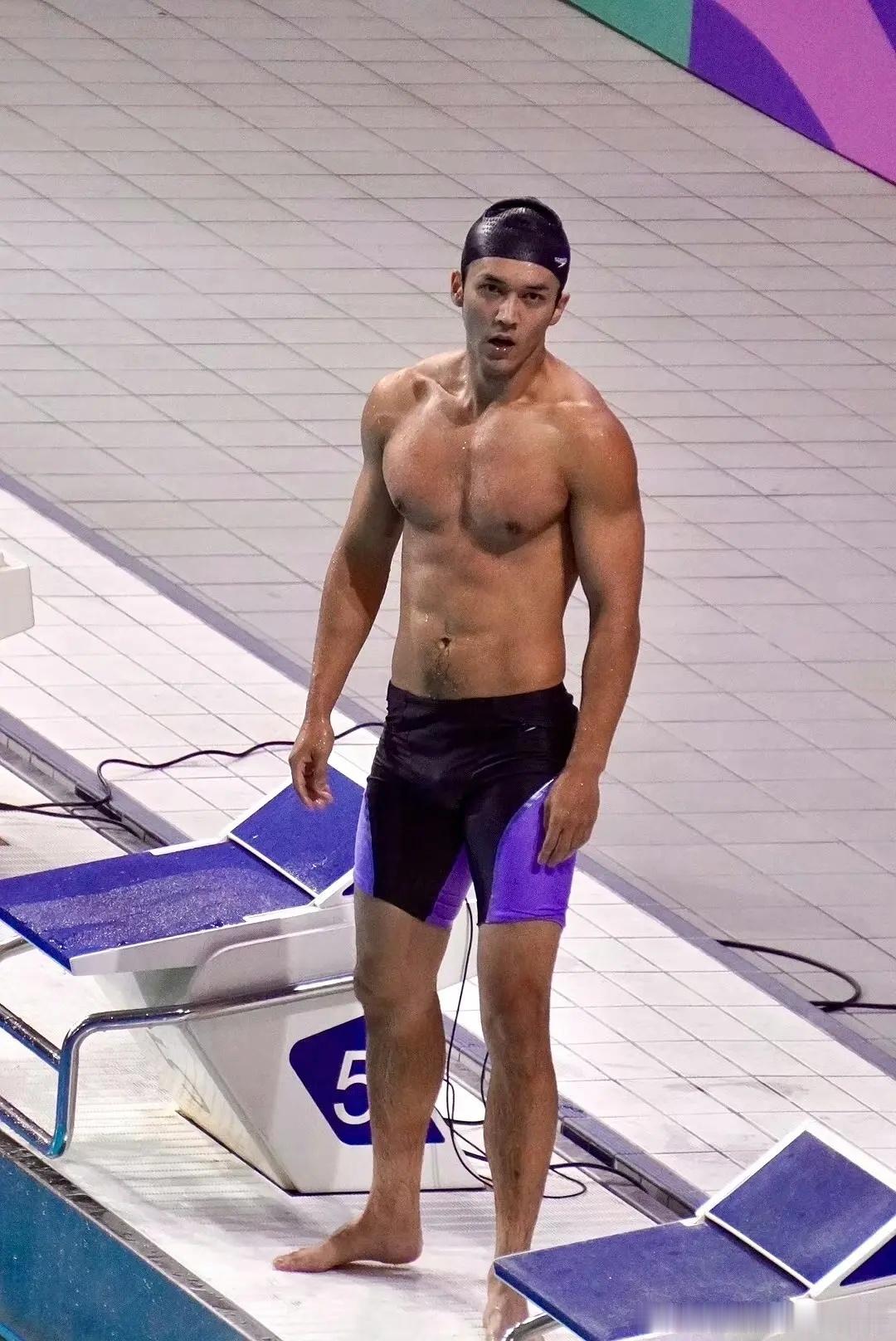 妈呀感觉陈牧驰看起来真的有点凑凑的 ​​​