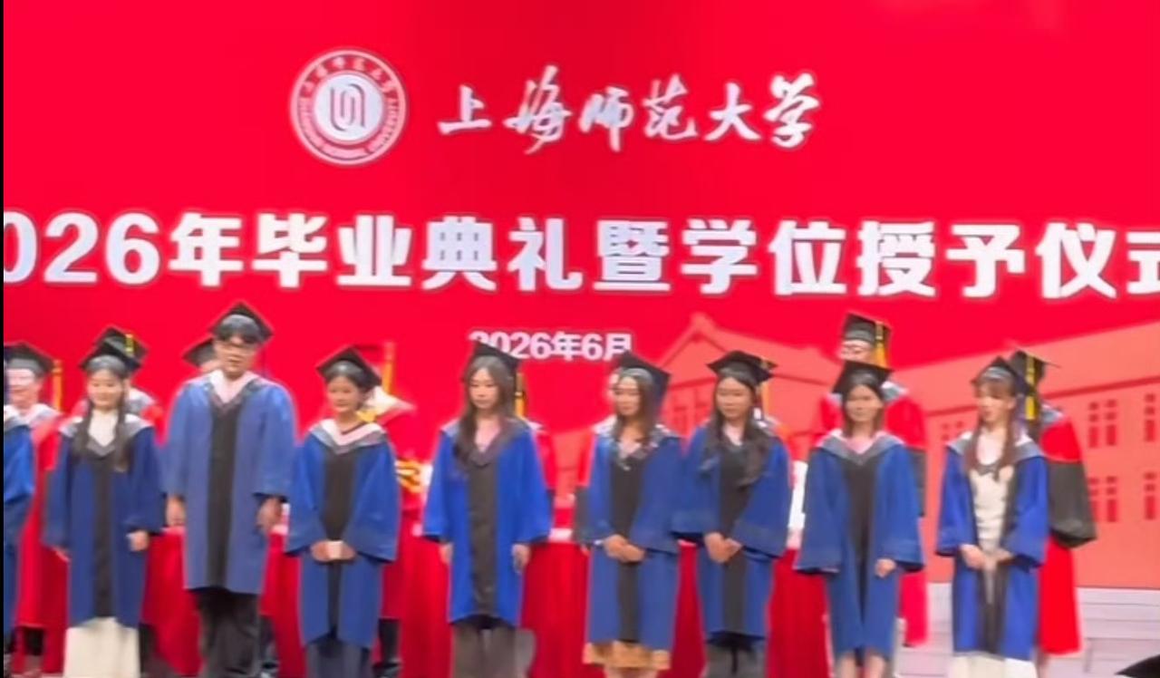 上海师范大学90%都是女生？
夸张了，据说师大男女比例基本维持在3:7，而且听说