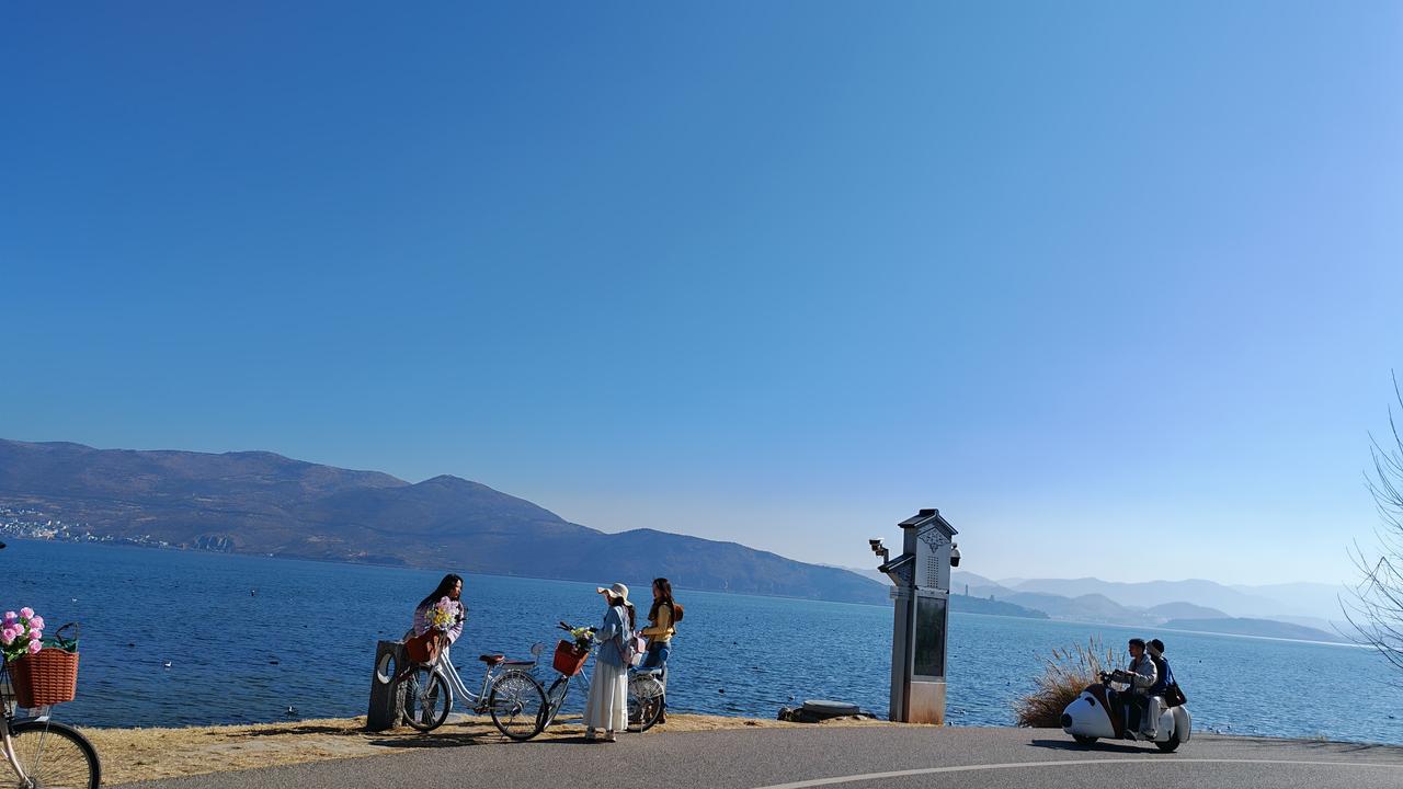 洱海真的美出想象！在云南，湖泊多被称作“海”，洱海因湖形像人耳得名，它是云南第二