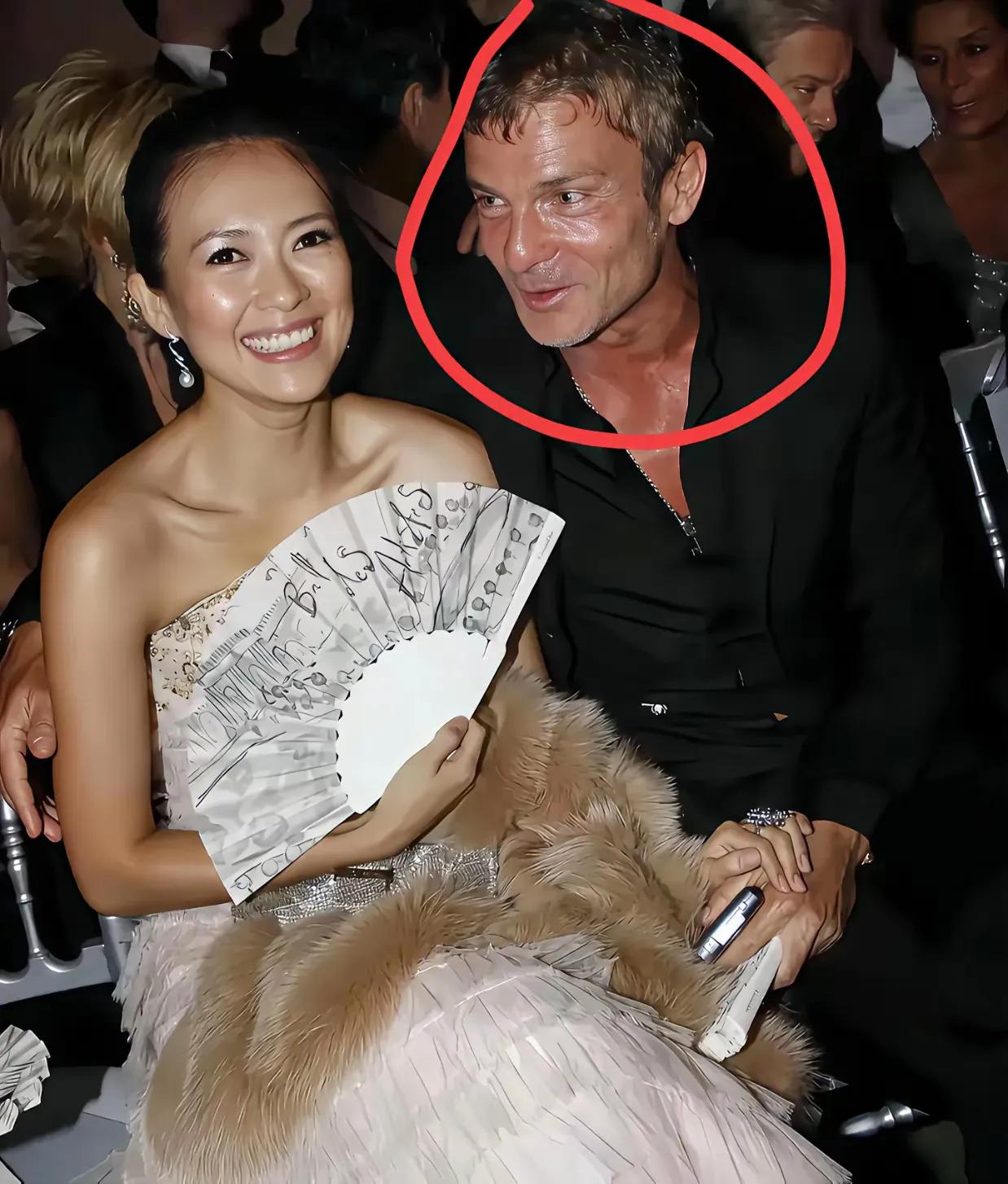 真不理解
章子怡这审美也不在线了
这老外除了有钱还有啥呀
就这颜值放中国
老婆都