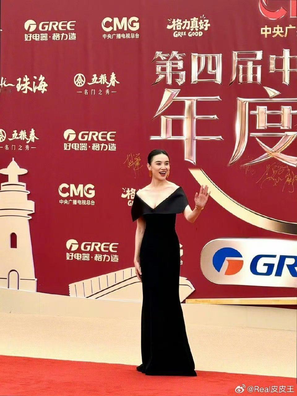 今晚电视剧年度盛典，咖位最大的三位杨幂、孙俪、宋佳。不知道视后视帝会花落谁家孙俪