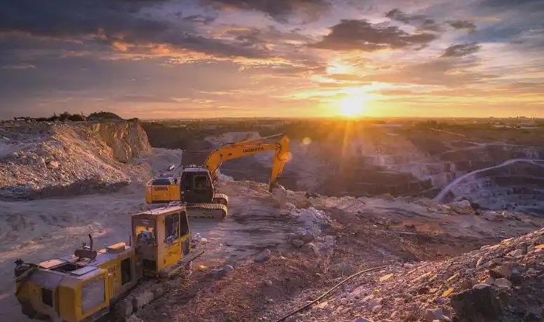 没想到稀土这张牌会变得越来越大，美国经济学家诺亚·史密斯警告：“如果中国了解到它