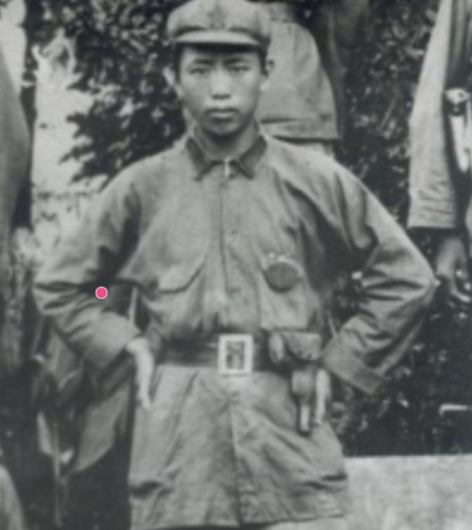 1939 年秋天，身处莫斯科的刘亚楼，从一位战友口中得知，自己在延安的妻子贠凌漪