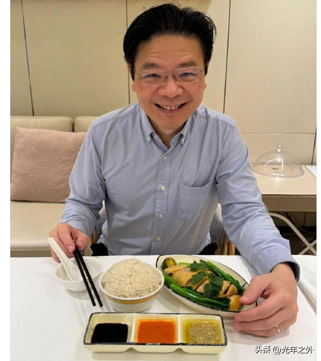 黄循财点赞海南文昌鸡饭：一碗饭里的东方智慧
 
新加坡总理黄循财在海南写下：“到