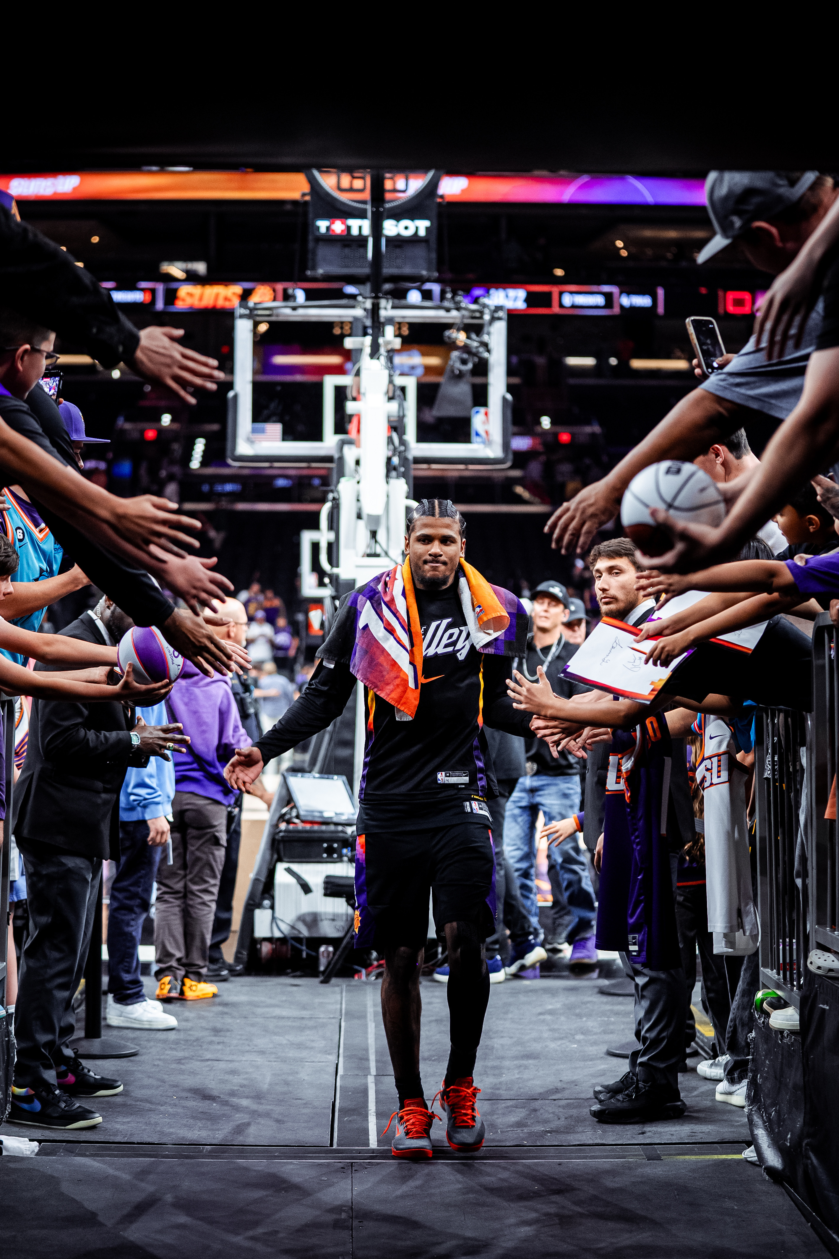 赛后JG在球员通道迎接所有球迷的欢呼🎉菲尼克斯太阳 ｜旭日东升 ｜爵士vs太阳