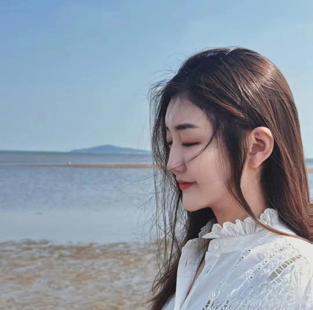 你相信吗？上帝真的会偏心！
看看陈梦，你就知道我说的是什么了。
第一，她人美，简