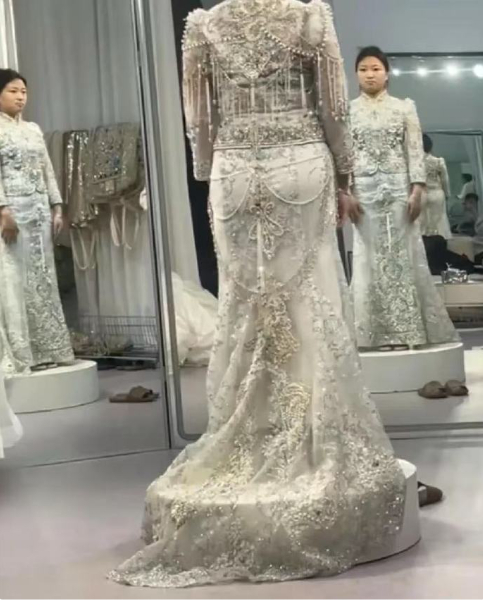 兴高采烈的去试婚纱，怎么和我在网上看到的不一样 