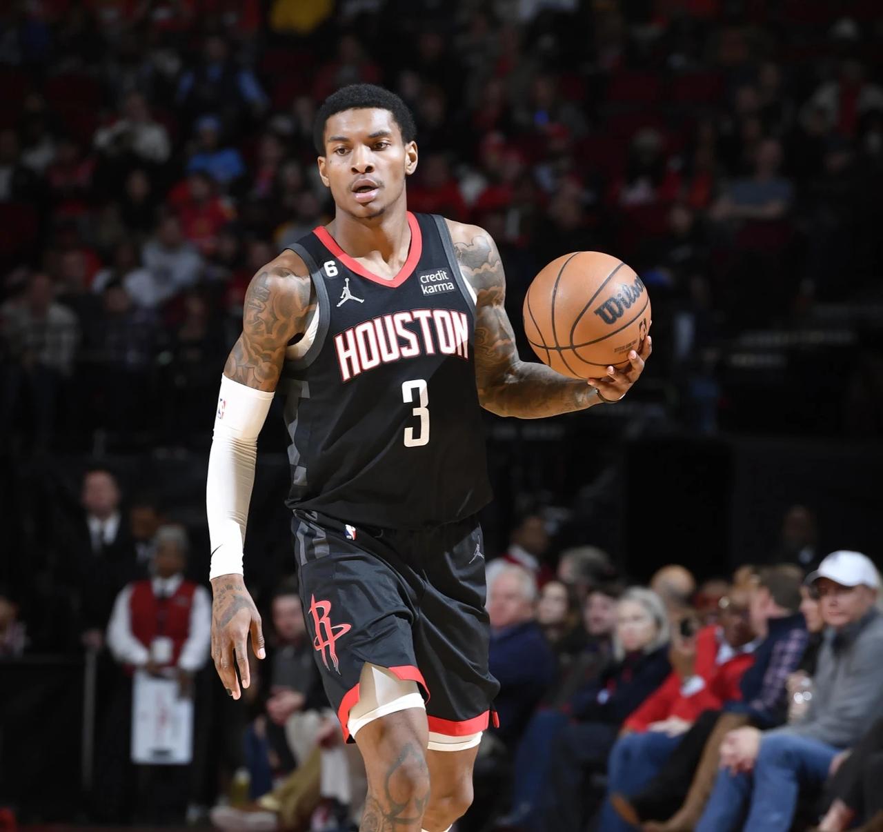 开拓者4换1交易报价火箭主力控卫！

据美媒报道的消息，开拓者有意交易得到火箭队