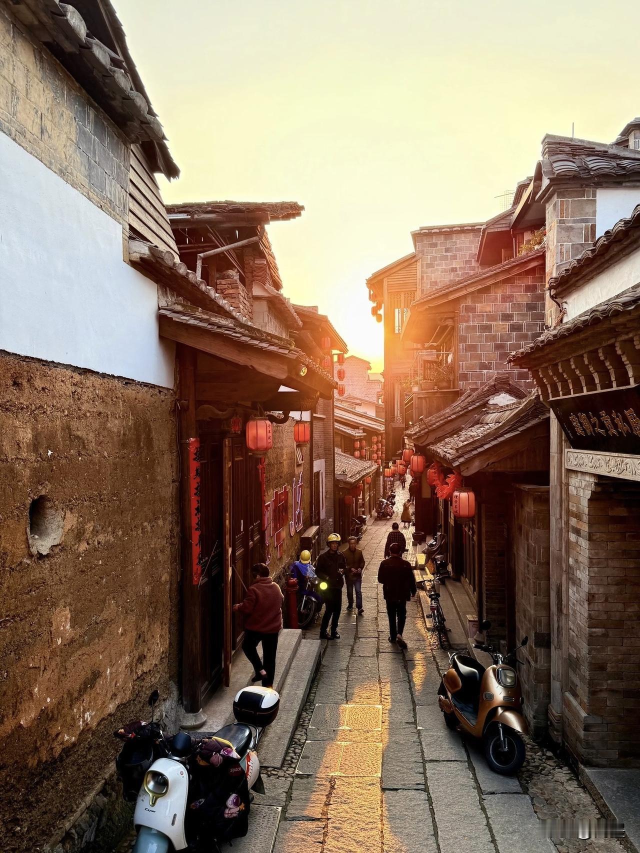 分享一张你最近随拍的照片建瓯街巷的早晨……