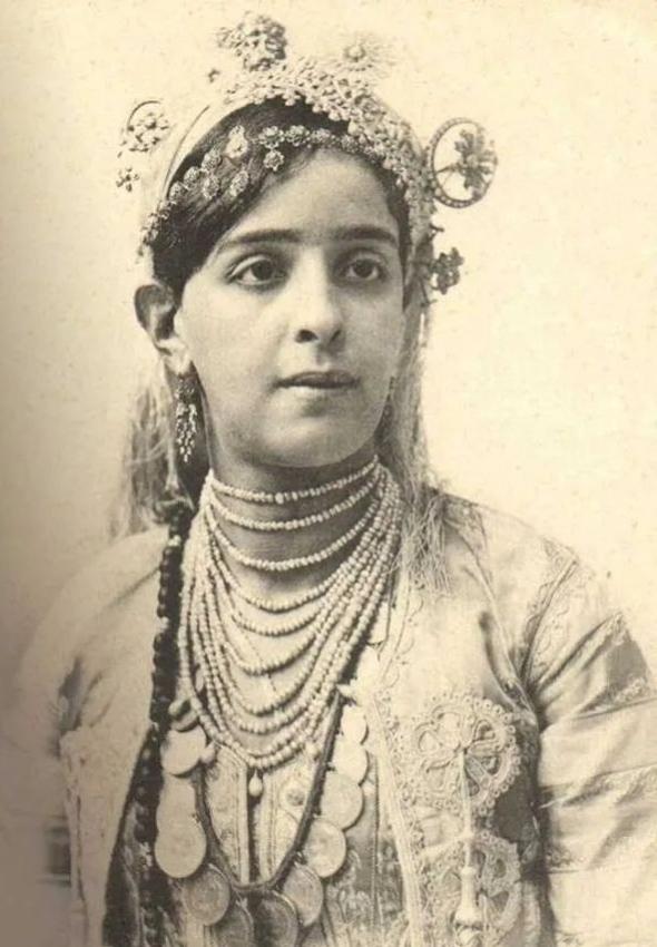 拉拉·法蒂玛·恩苏梅尔（法语：Lalla Fatma N'Soumer；卡拜尔语