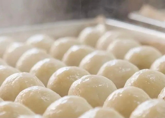 饮食|江南冬至团在饺子横行天下之前，江南人节日里基本上除了馄饨就是团子。《清嘉录