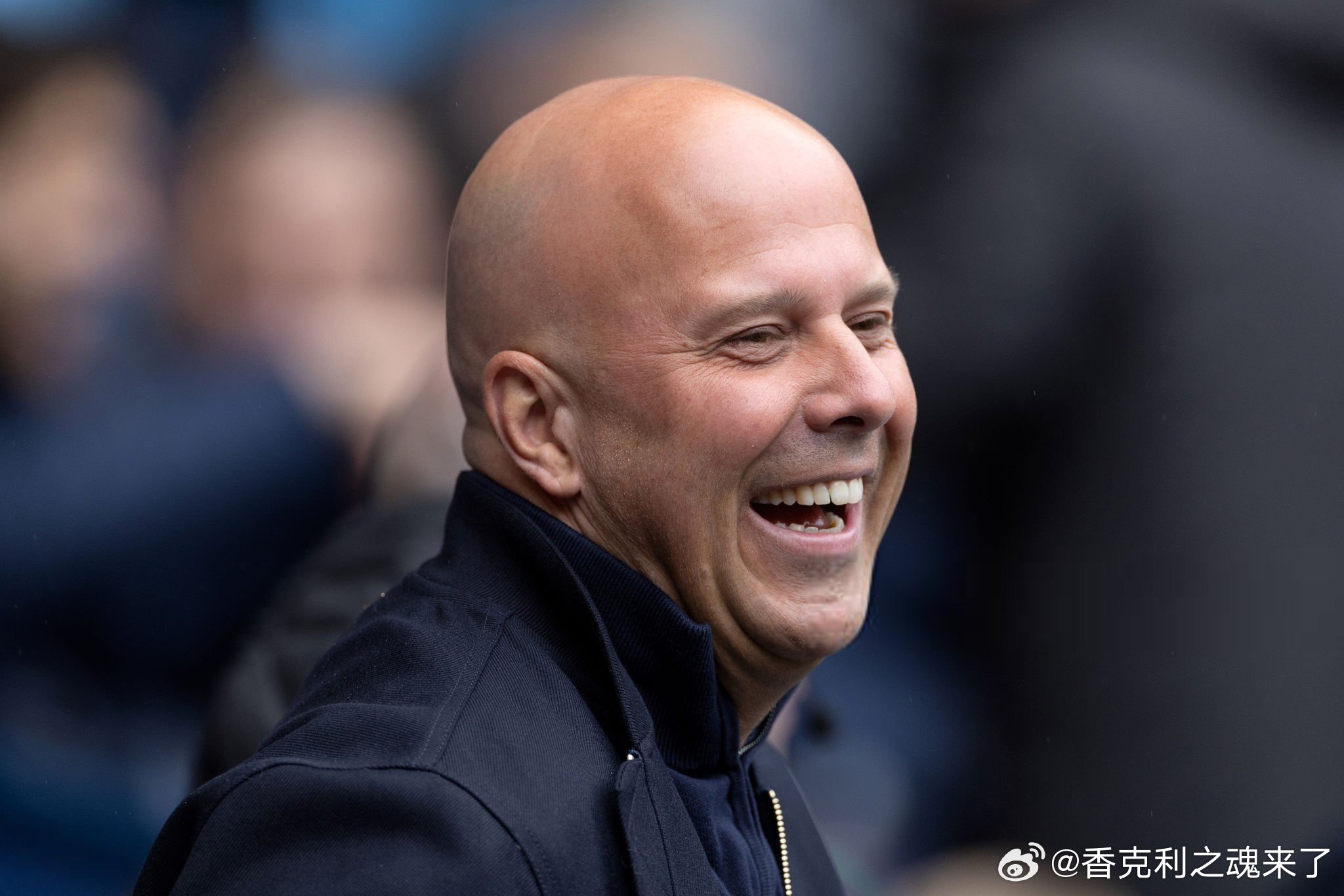 每日邮报记者斯蒂尔评述斯洛特在赛季末段试图平息批评声并赢回球迷的信任，却让情况变