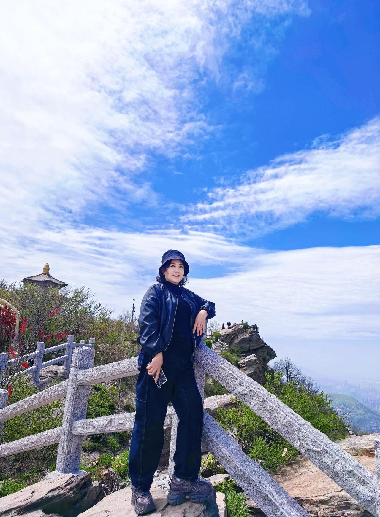 花果山之行：奇幻与欢乐交织
周末奔赴连云港花果山，开启一场奇妙之旅。登上玉女峰，