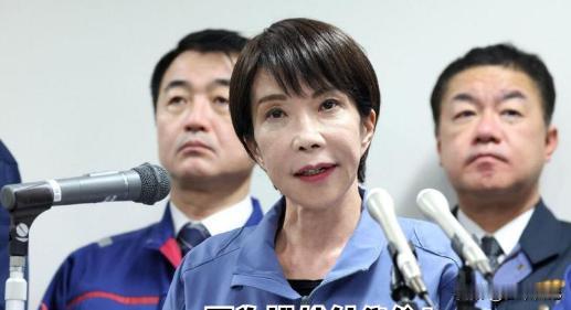 中国军机雷达锁日机，美国沉默引争议，东亚局势暗流涌动。
新加坡媒体报道说中国军机