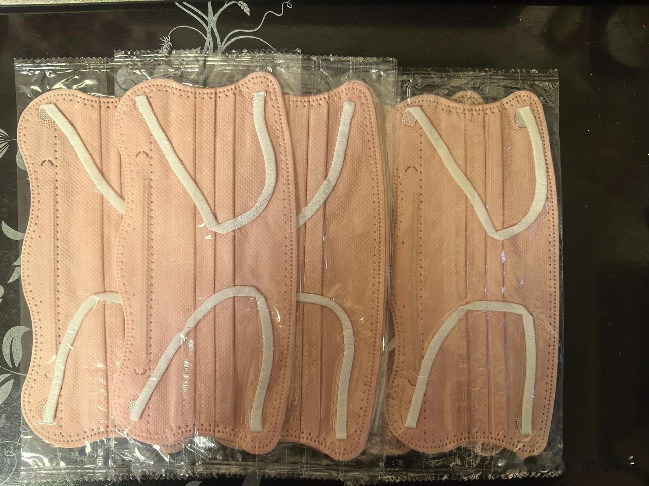 口罩别只图好看！踩坑后才明白，安全才是第一位
前段时间看同事戴的口罩显脸小，看着