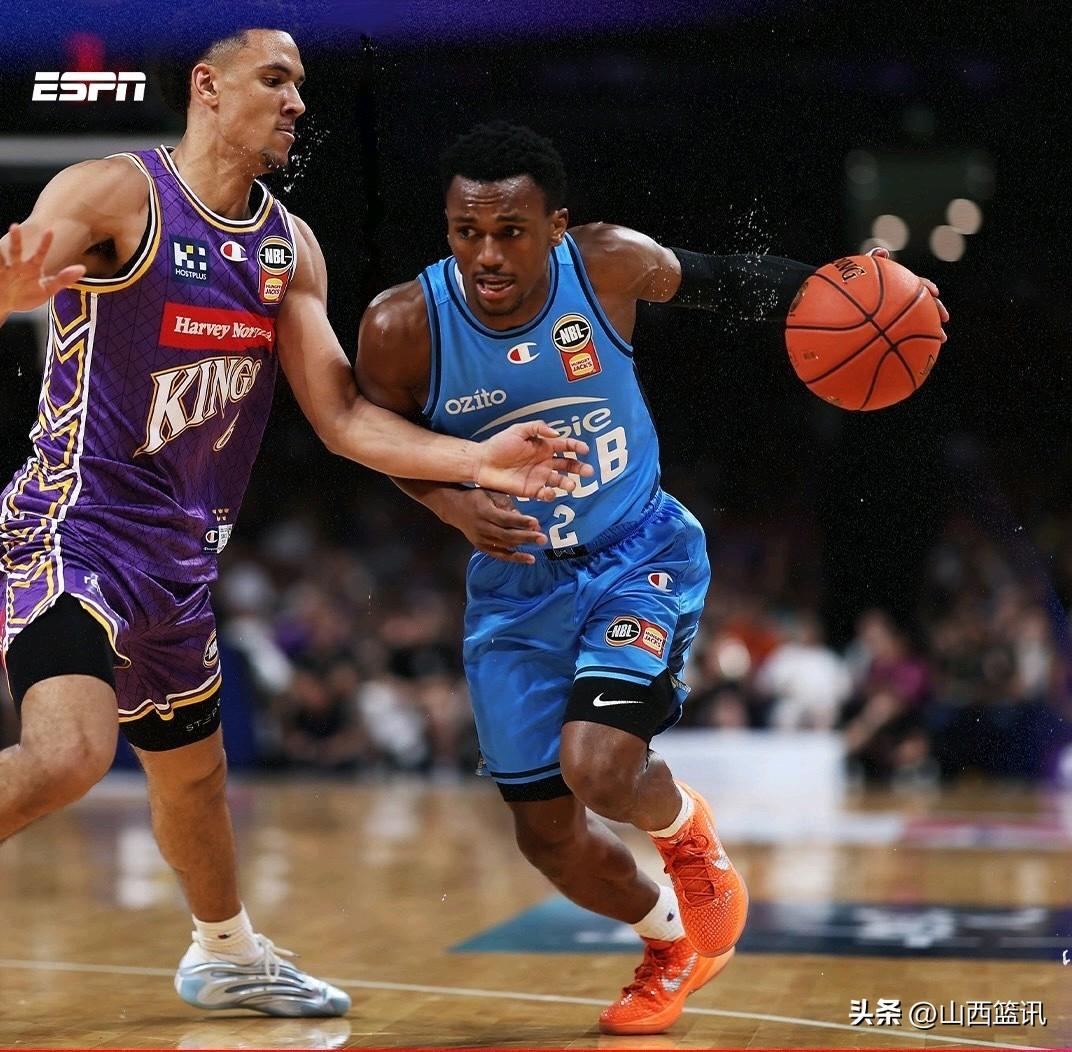 山西男篮和女篮外援动态通报！
山西汾酒男篮新近签约的后卫外援泰森·沃克昨天抵达香