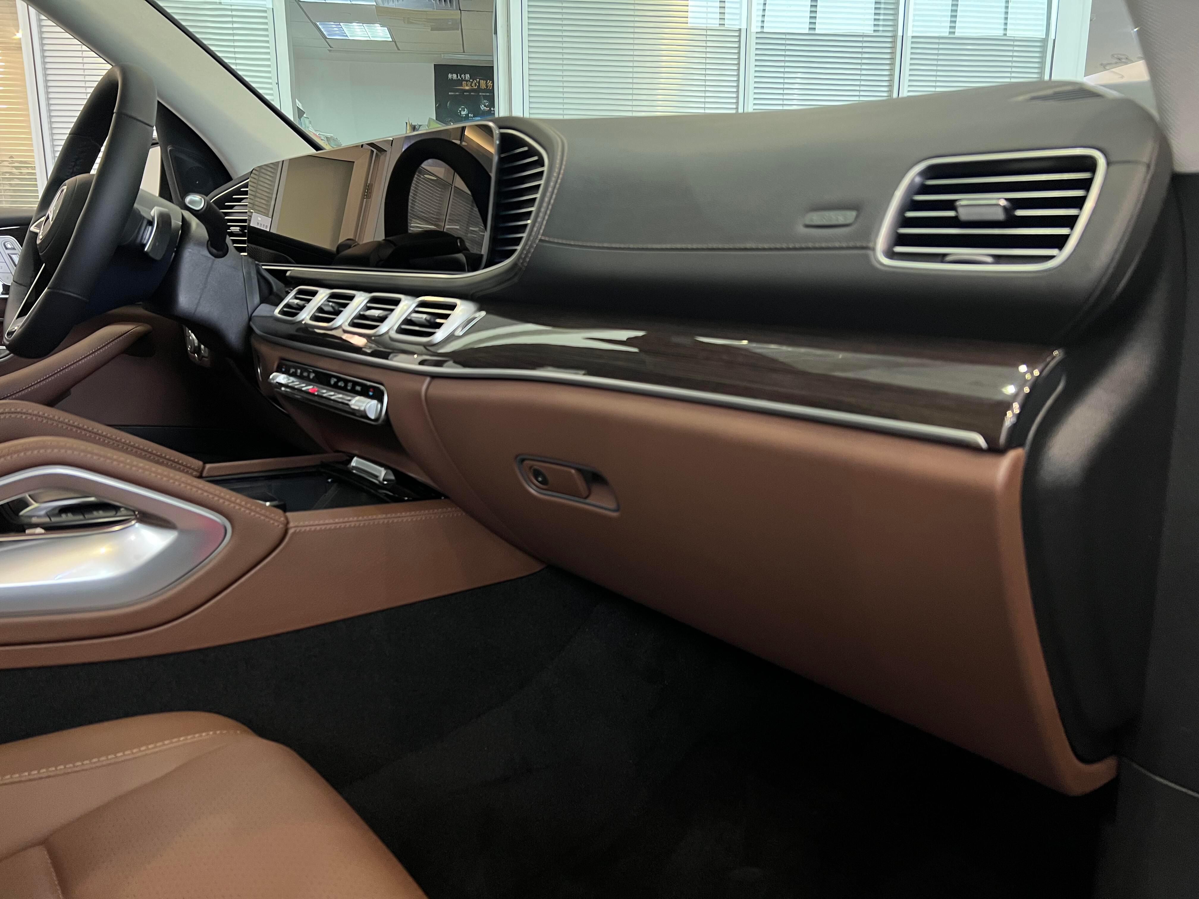 天塌了兄弟们806最新款的2026款奔驰GLE 350动感指导价69.98万黑外