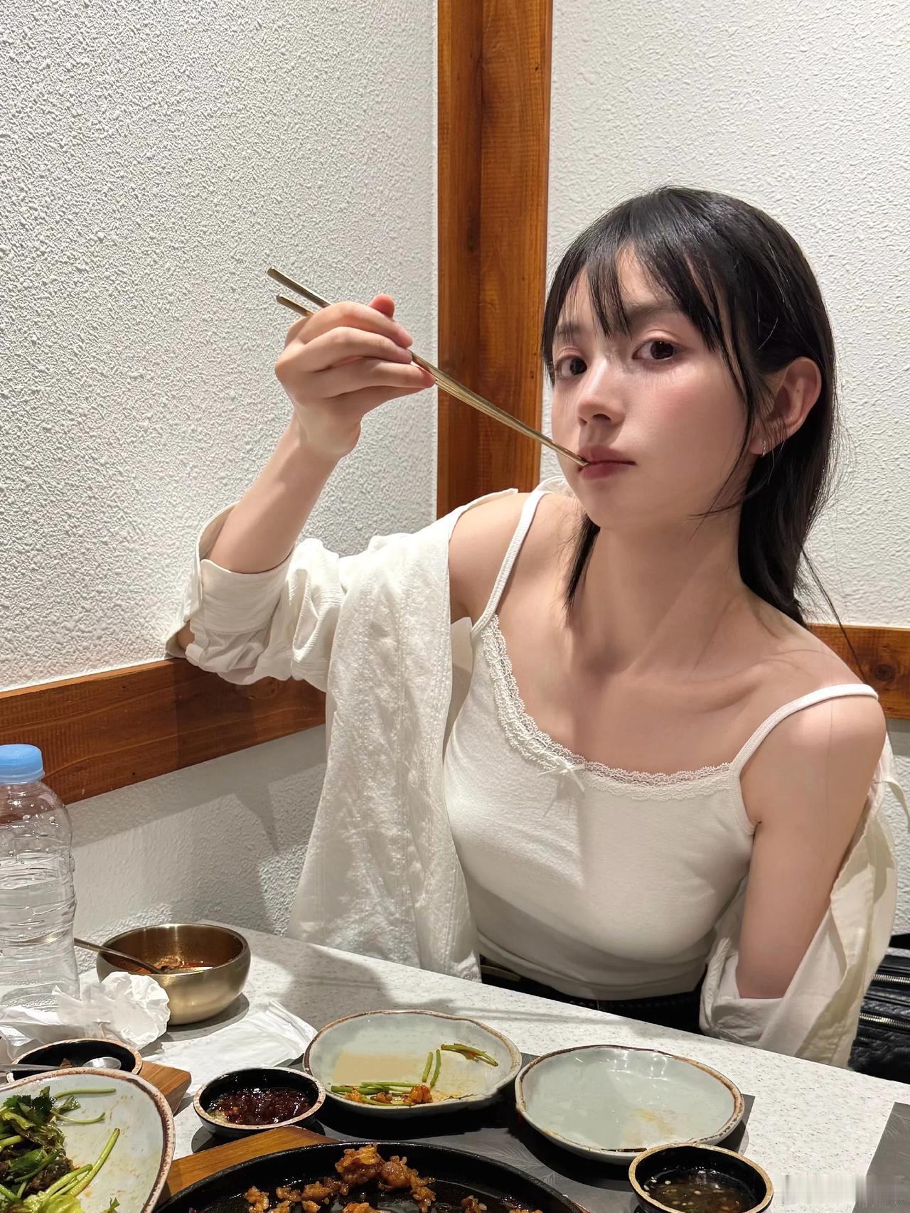 这是谁的小猫咪[飞吻]
田曦薇 娱乐