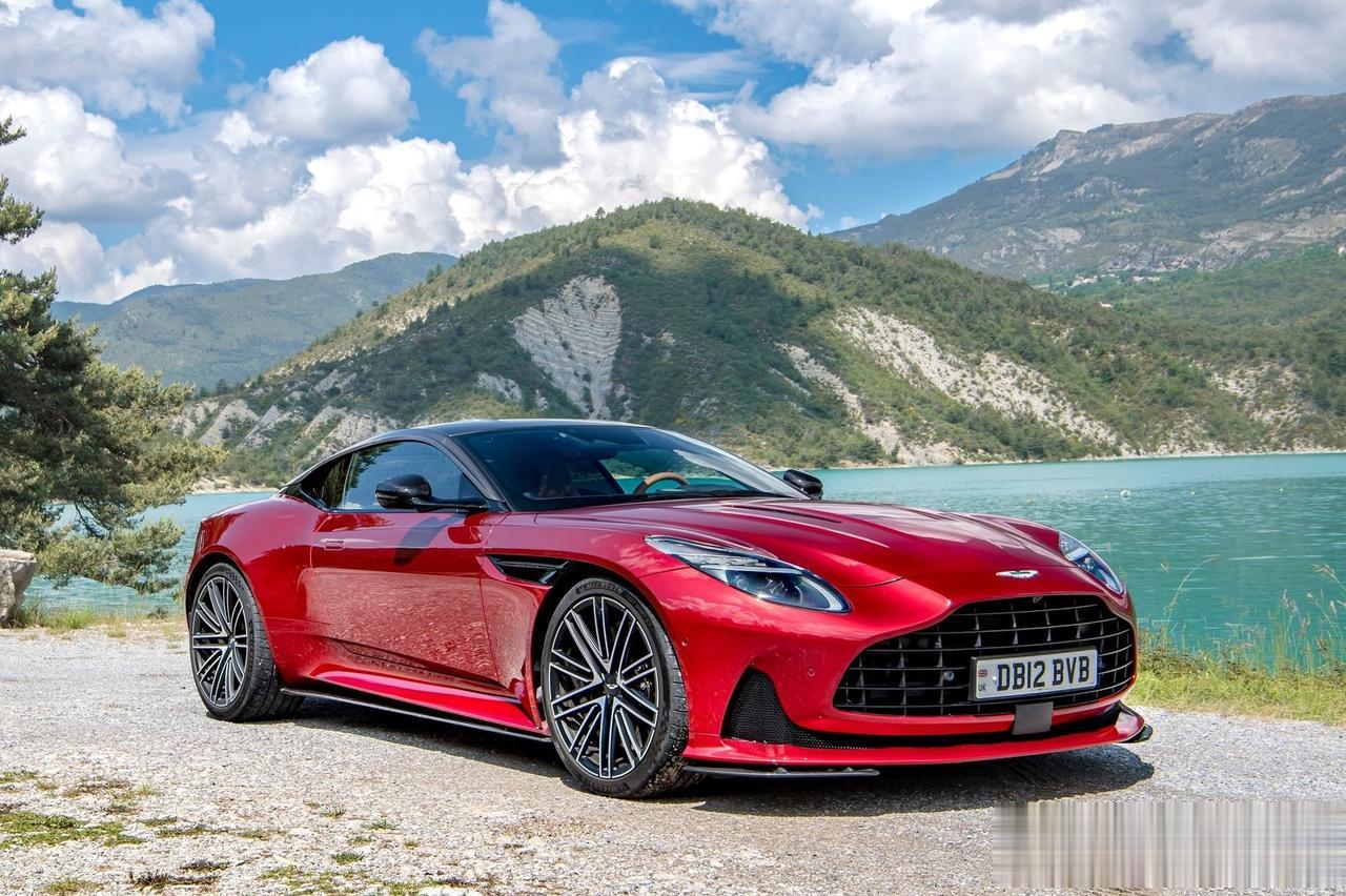 2024款阿斯顿·马丁Aston Martin DB12 Hyper Red