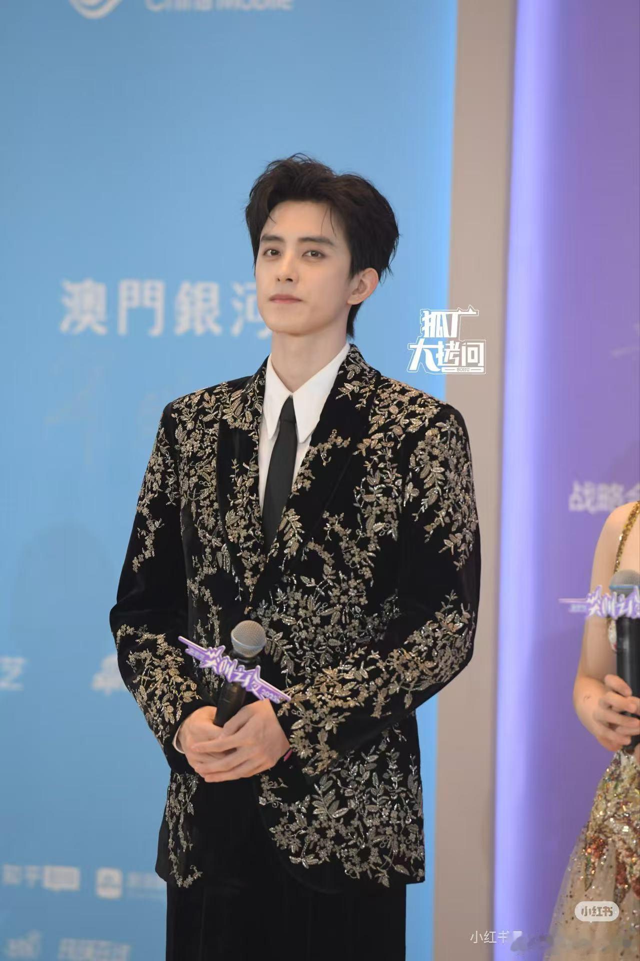 尖叫之夜红毯尖叫之夜红毯男明星生图part大赏：邓为、敖瑞鹏、任嘉伦、杨旭文、黄