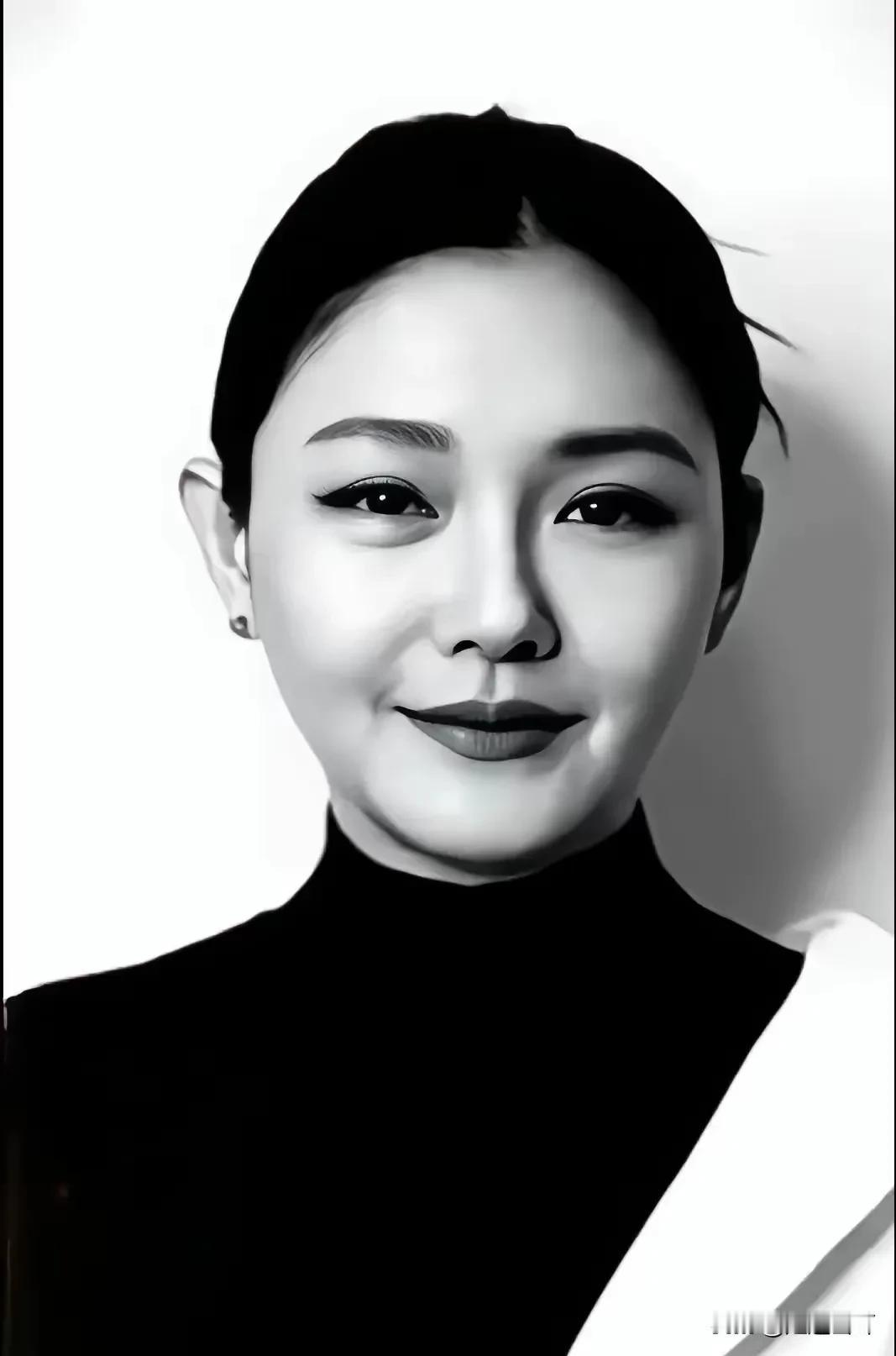 惊闻大S离世，娱乐圈再添哀音
 一则重磅消息——小S证实大S的死讯。
 
就在刚