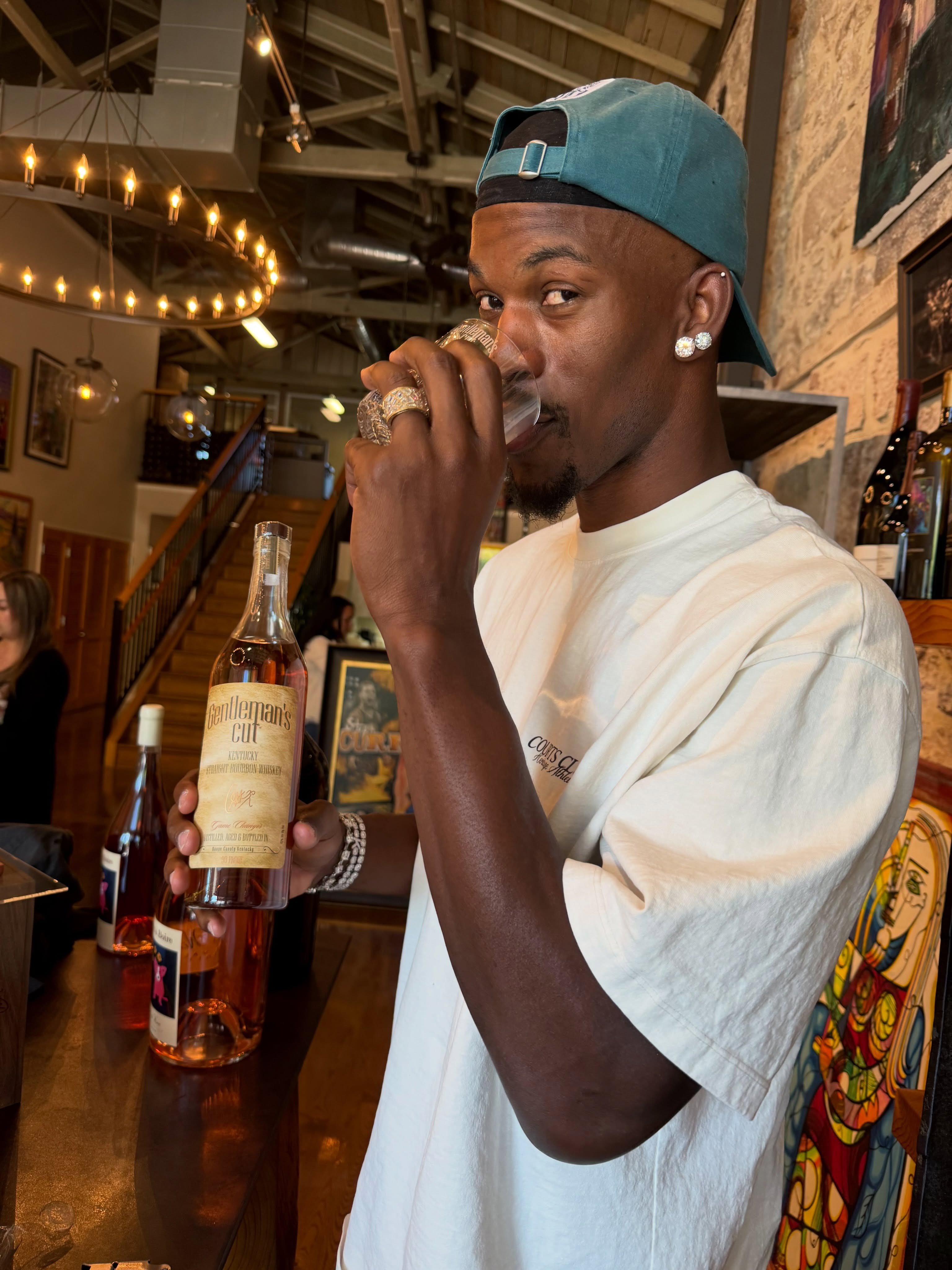 👀🥃 