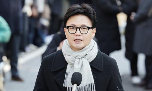 在韩国检方要求判处前总统尹锡悦死刑后，其所在的国民力量党也立即开始清理门户，开除