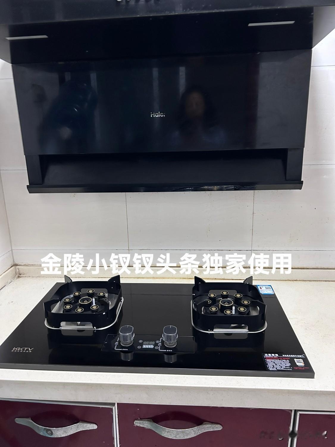 我家不富谁家富又一篇

今年五一来的第二天煤气灶就一个打不着火了，换了电池也照旧