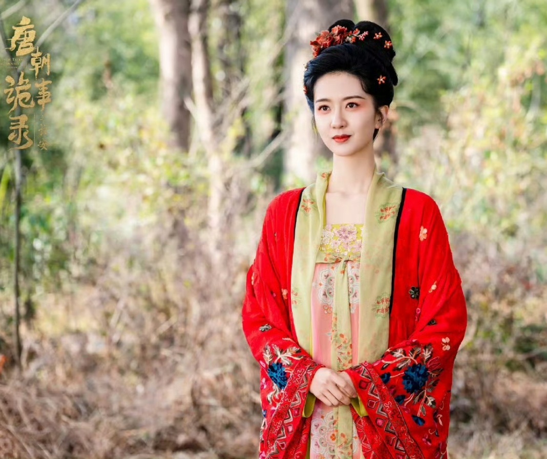 许龄月演的红药，才是真·顶级钓系天花板！一袭红衣衬得她媚骨天成，在众男间周旋时风