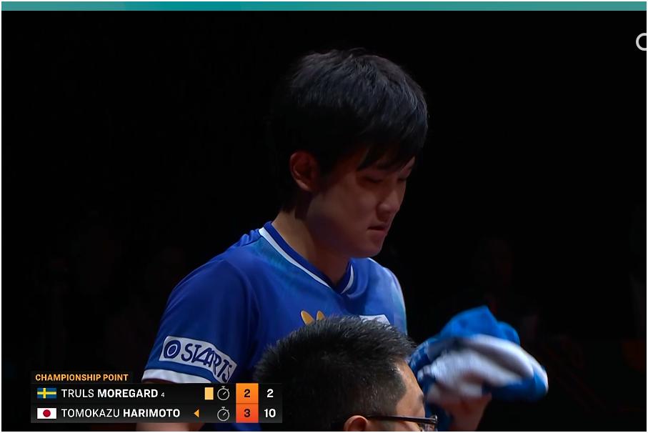 张本智和第四次WTT总决赛男单决赛终于获胜夺冠，以4比2击溃了瑞典的莫雷加德。这