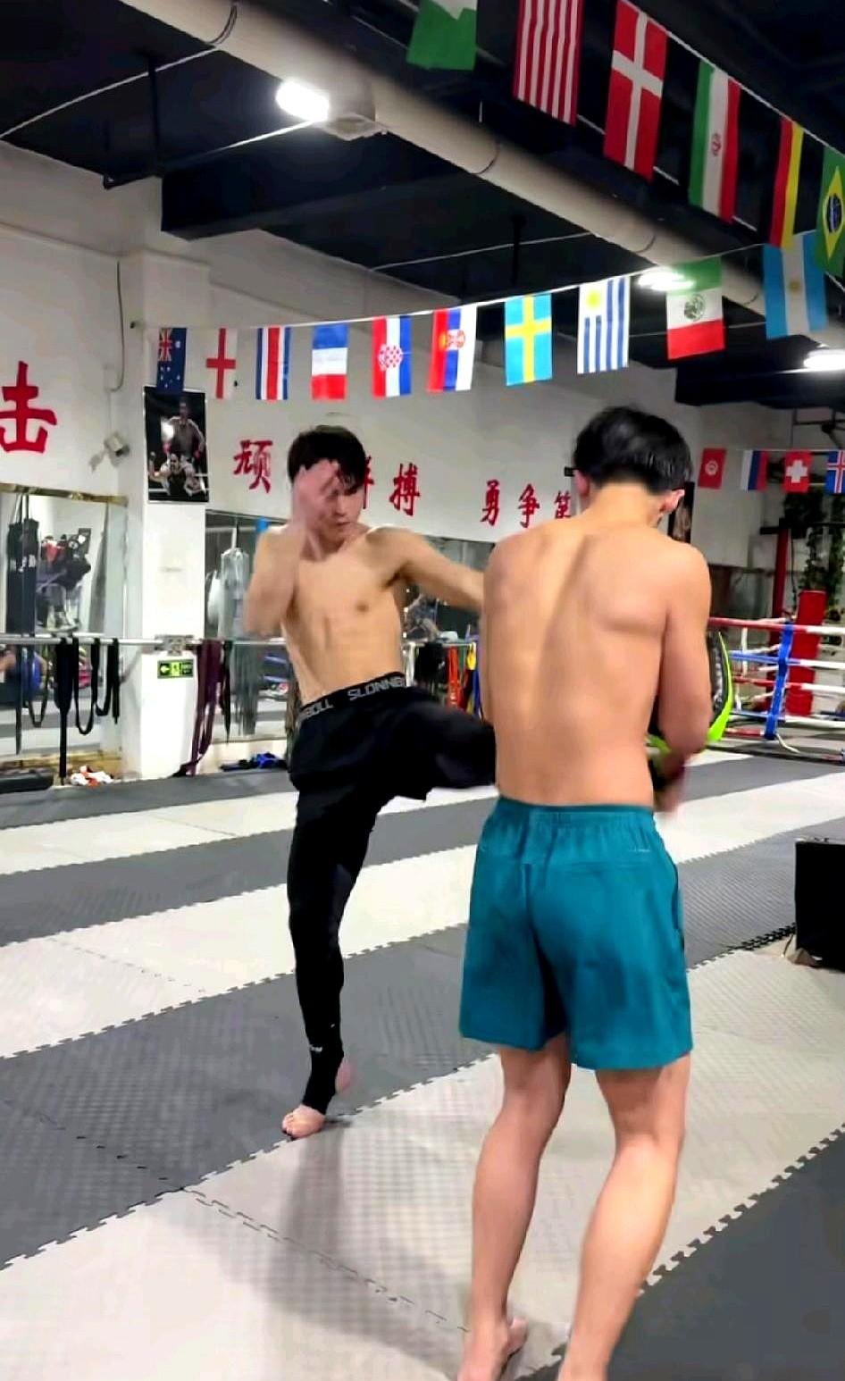 12月19号，刘梦阳要硬刚泰拳王者达万猜。

一开始真没人看好他，赛事方安排他就