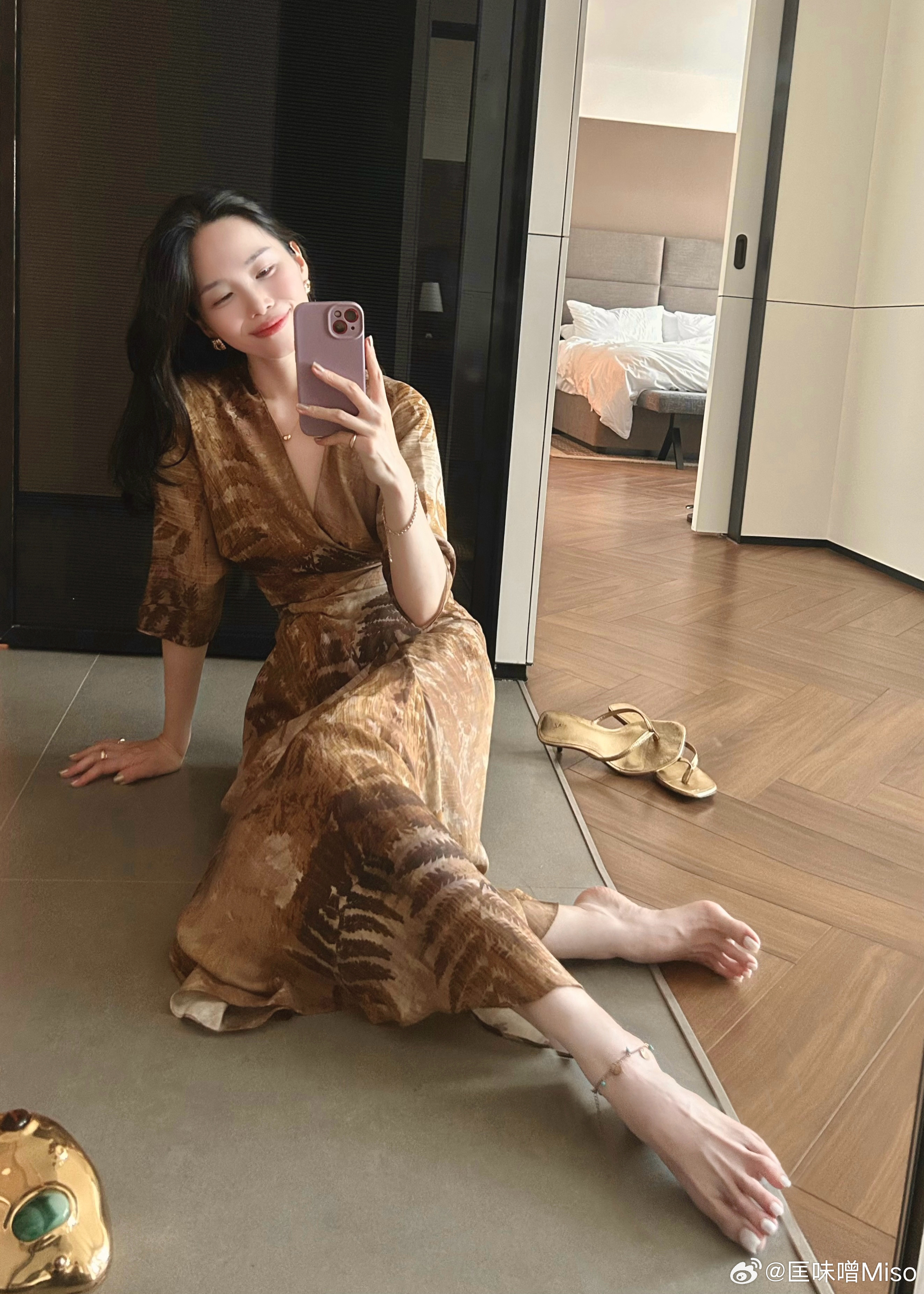 能讓超愛宅的人出門的只有漂亮裙子✨姐夫隨機亂入一張~ 