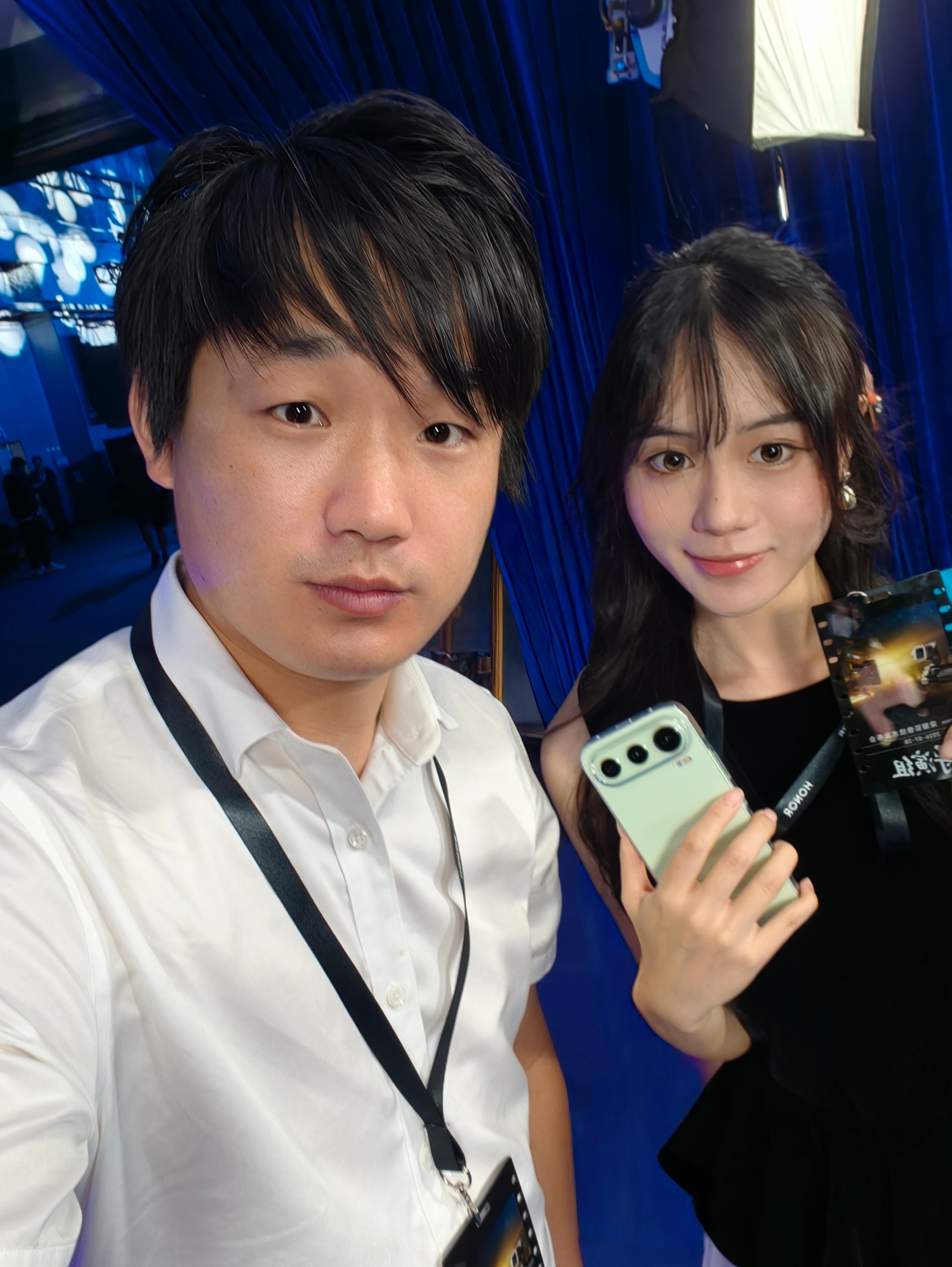 有没有发现，小白测评公司女主持，人长得漂亮、文静、甜美、可爱、漂亮，她是东阳·横