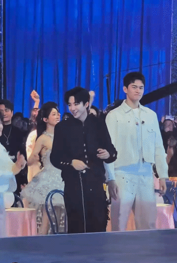 看到刘宇宁变那么娇小，以为看错，再仔细一瞅，旁边是孙杨，那就没毛病了，能让刘宇宁