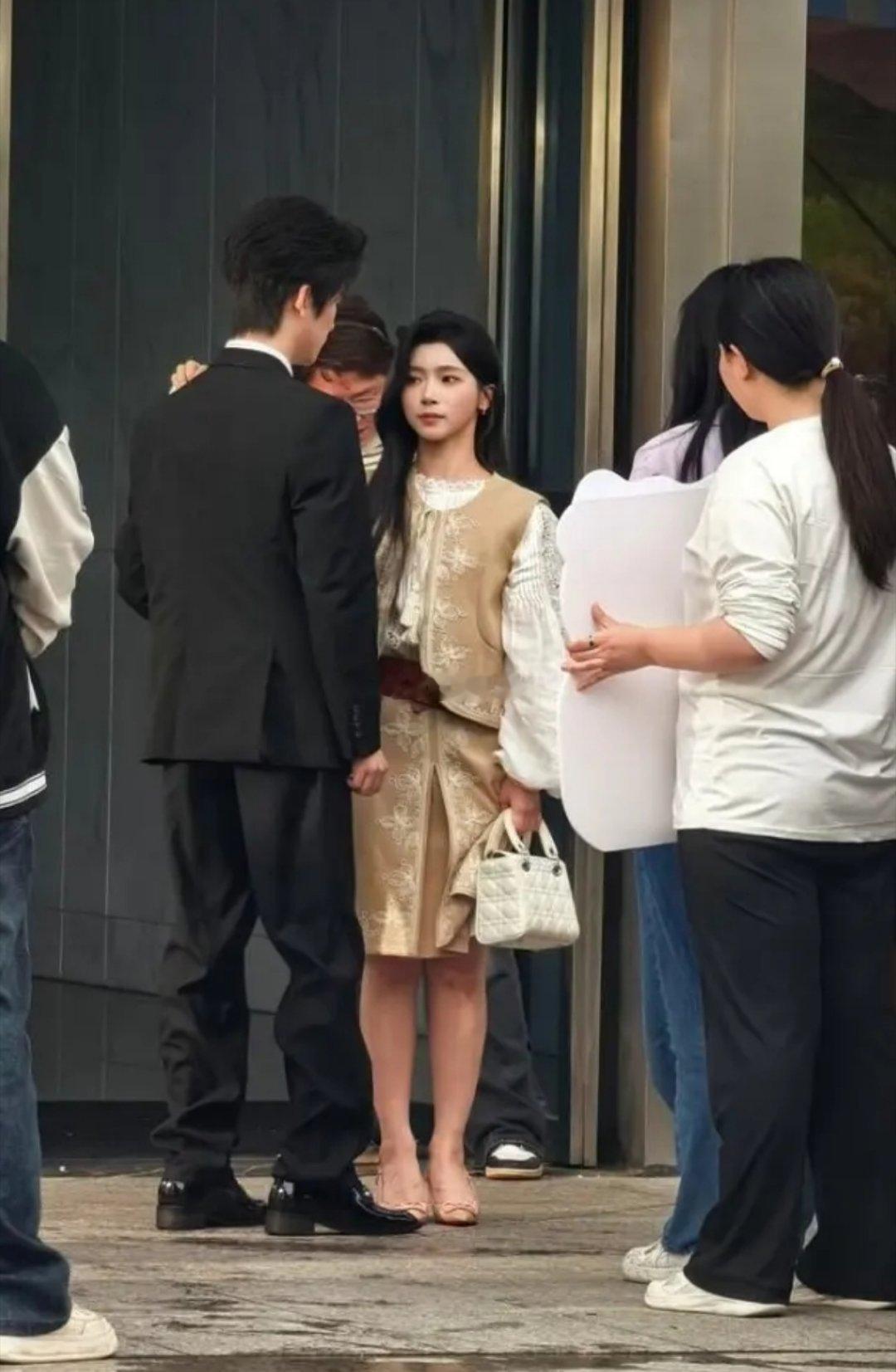 不要再夸短剧演员了，这颜值身高，分分钟被内娱女明星吊打！ 