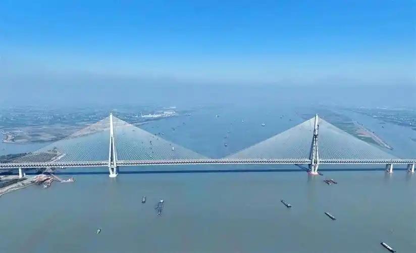 桥梁史上又一个世界第一——长江上要建一座跨度达2.3公里的巨型桥梁，还是双向8车