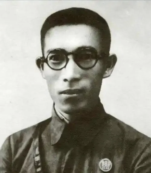 1937年淞沪会战，姚子青率500战士死守宝山，与日寇血战七天七夜，顶...