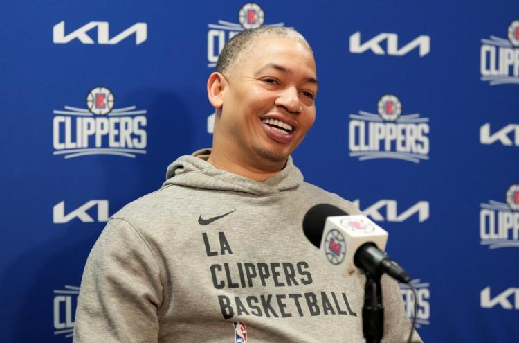 八字太硬！卢指导喊出“剩余赛程35胜20负”的口号后，快船已经取得4连胜！

别